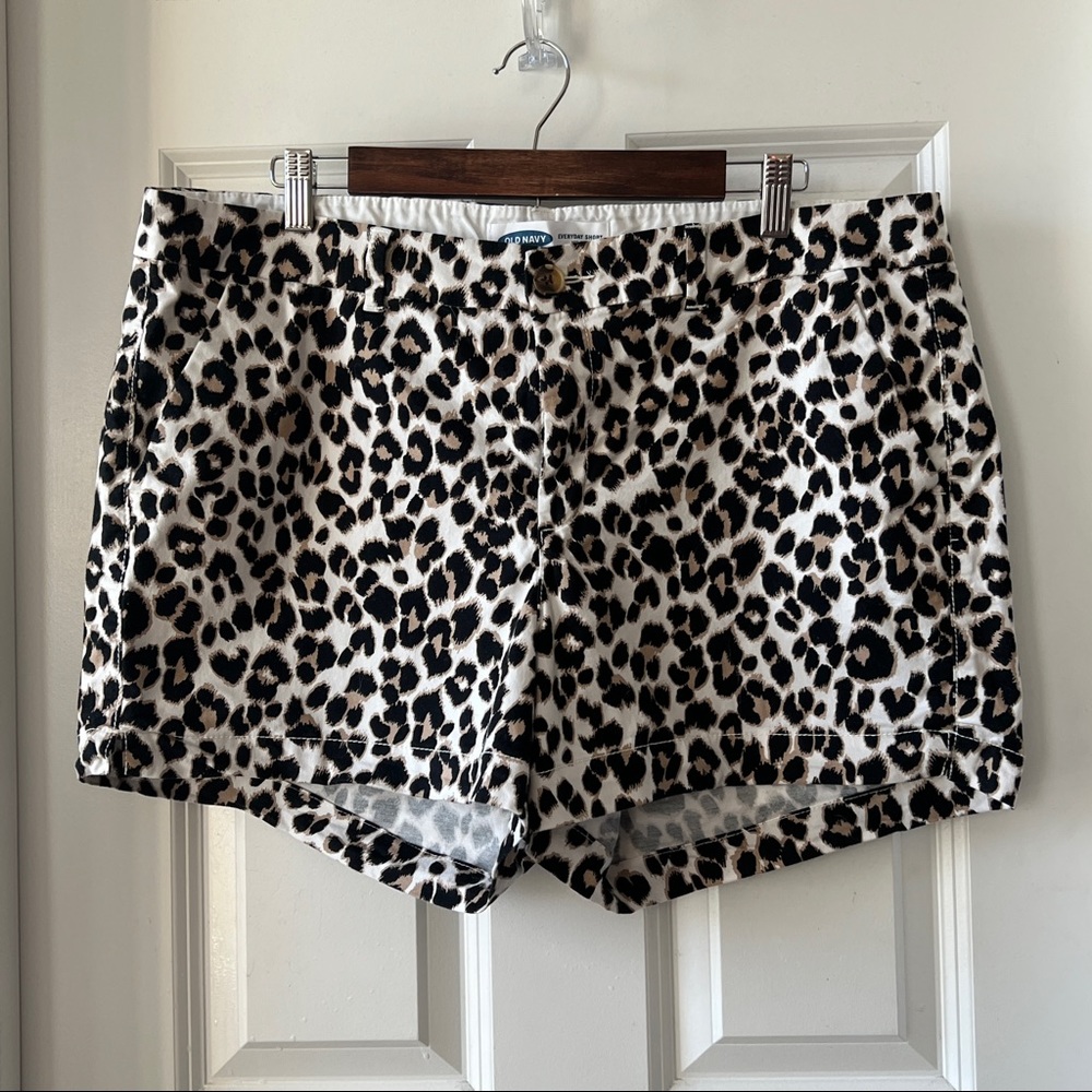 Old Navy leopard print everyday mid rise shorts